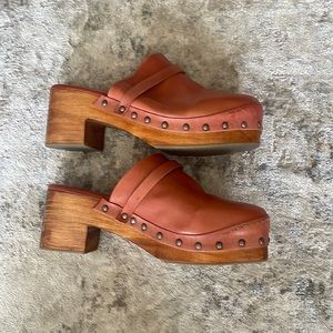 New Free People Calabasas Clog in Tan size 41